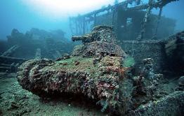 El curioso cementerio de guerra bajo el mar Pacífico que no conocías