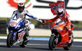 Jorge Lorenzo (izquierda) y Casey Stoner ¿Cómo puede ganar Jorge Lorenzo con la Ducati? Solo Casey Stoner lo sabe