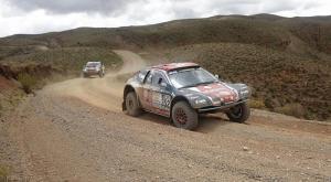 Triplete de Peugeot en Dakar