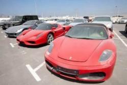 Coches abandonados en Dubai Lujosos autos abandonados