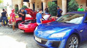 Club de Autos Deportivos de Cuba en la Plaza de Armas de La Habana Deportivos entre Rutas y Andares