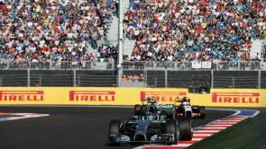 Hamilton se impone con Mercedez en Sochi Lewis Hamilton ganó en Rusia y corona a Mercedes AMG campeón de Constructores