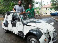 De Canadá a Brasil en un Citroën 2CV para ver el mundial