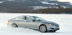 Jaguar XF AWD 2013 Jaguar presenta los XF y XJ con tracción total AWD