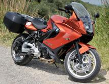 BMW F 800 GT BMW F 800 GT. Sucesora de la F 800 ST