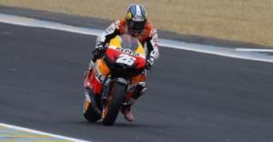 Pedrosa sorprende a Stoner en Le Mans