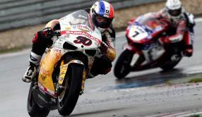 Checa pierde el liderato ante Biaggi en Assen