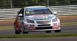 Yvan Muller (Chevrolet Cruze) Muller sale más líder del WTCC en Rusia