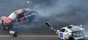 Vídeo: espectacular accidente en la NASCAR con 33 espectadores heridos, dos graves