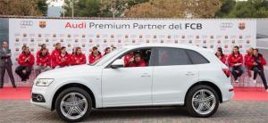 Los jugadores del Barcelona recogen sus Audi para 2013