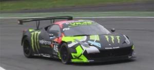 Valentino Rossi compite con un Ferrari 458 GT3