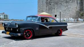 Pity y su Ford Victoria 1955