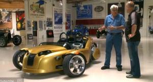 Jay Leno prueba el Campagna Motors Vídeo: Jay Leno prueba el triciclo de Campagna Motors