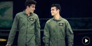 Márquez y Pedrosa Márquez y Pedrosa se suben a dos cazas de combate