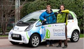 Citroën C-Zero con Xavier Degon y Antonin Guy Citroën C-Zero: primer eléctrico en dar la vuelta al mundo