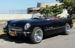 Un Corvette 1954 en La Habana