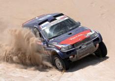Franceses Despres y Peterhansel ganan tercera etapa y lideran el Dakar-2010