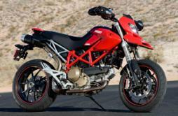 Hypermotard 796 de Ducati. Diversión y comodidad