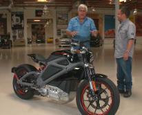 Jay Leno prueba la Harley eléctrica Jay Leno se monta en la Harley eléctrica conceptual