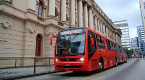 Presentan en Brasil el autobús más largo del mundo