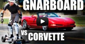 Gnarboards v.s. Corvette Un monopatín eléctrico bate a un Corvette en aceleración