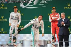 Podio GP de China Mercedes manda y Ferrari toca su puerta