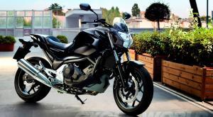 Honda NC 700S 2012 Honda NC 700S. Nueva Naked del Ala Dorada