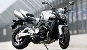 Suzuki B-King Suzuki B-King. Desnuda y atrevida