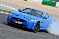 El Jaguar XKR-S se va de Drifting