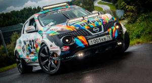 Nissan Juke-R de 800 CV Un Nissan Juke-R de 800 CV se divierte en Nürburgring