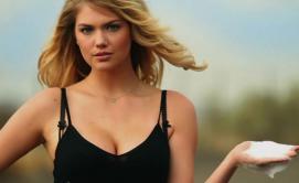 Mercedes adelanta su spot con Kate Upton de la Super Bowl