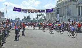 Llegada al Capitolio Nacional Clásica de Ciclístico Camagüey-La Habana (Resumen): A rueda con Peugeot, un “clásico” que fue fiesta