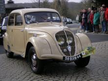 Peugeot 202, el automóvil bizco