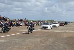Desfile inaugural Autos y motos demuestran todo su atractivo y velocidad en Artemisa