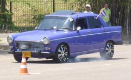 Mario Cesar (Peugeot 404) Exitosas competencias del Club de Autos Peugeot Cuba