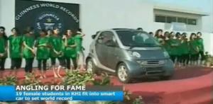 Récord Guinness: 19 personas en un Smart Fortwo