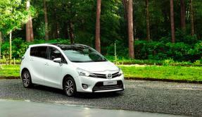 En París… Toyota actualiza su Verso