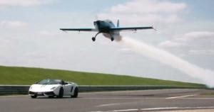 Lamborghini Gallardo GP570-4 v.s. Avioneta Vídeo: Lamborghini Gallardo Performante v.s. Avioneta