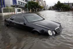 Auto inundado ¿Qué hacer si se inunda su auto?