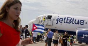 JetBlue aterriza en Santa Clara e inaugura vuelos regulares Cuba-EE.UU.