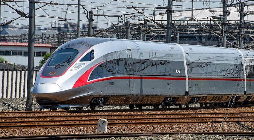 La velocidad: importancia en la batalla avión vs. tren