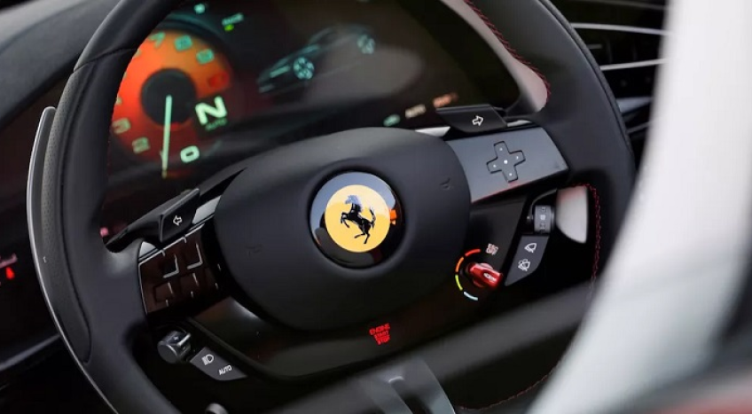 Ferrari podría volver al volante con controles físicos