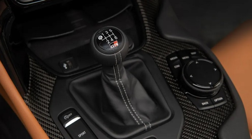 Toyota trabaja en un cambio manual simulado para eléctricos