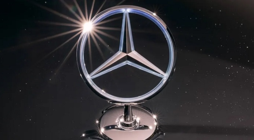 ¿Qué pasó con las insignias en el capó de los coches?
