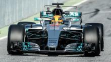 Lewis Hamilton a bordo de su Merecedes AMG .