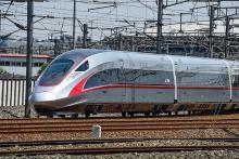 La velocidad: importancia en la batalla avión vs. tren