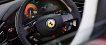 Ferrari podría volver al volante con controles físicos