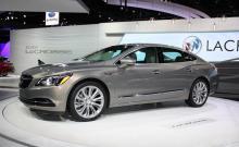 Buick La Crosse 2017, a la tercera va la vencida