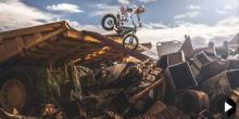 Red Bull Scrapyard, acrobacias en un desguace