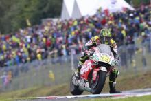 Honda RC sorprende con Crutchlow en una guerra de estrategias